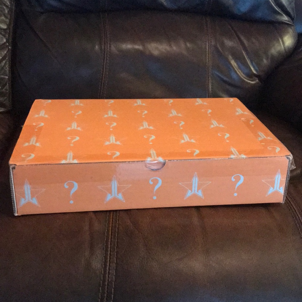 Jeffree star Deluxe Mystery Box
